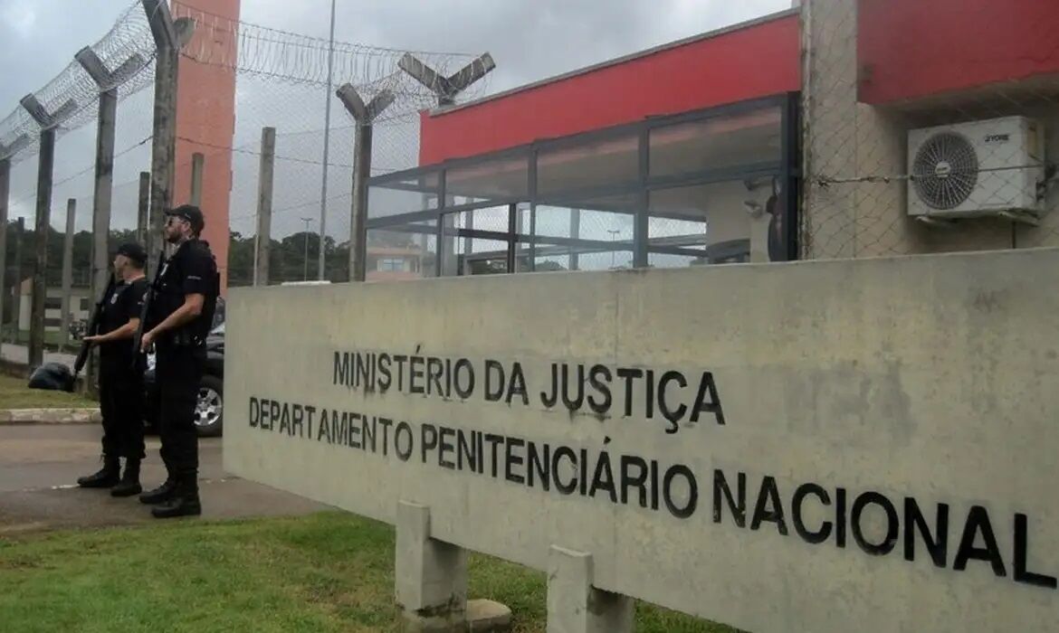 NÃO É PRIORIDADE DO LULA - Construção de muro no Presídio Federal de Porto Velho está paralisada; até empresa largou a obra
