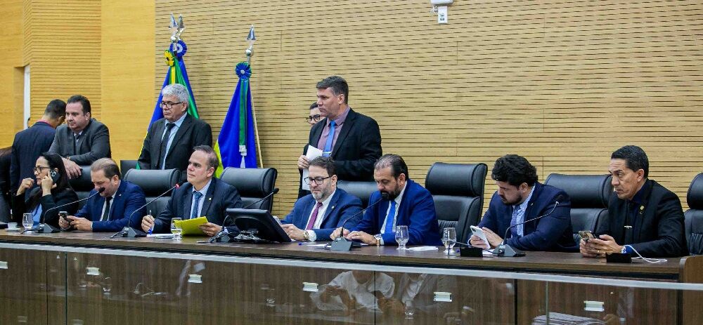 MARCOS ROCHA PRESENTE NA SESSÃO - Assembleia Legislativa de Rondônia retoma trabalhos parlamentares nesta terça-feira

