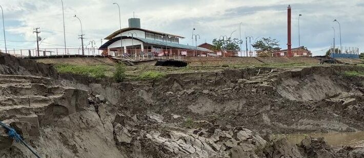 Defesa Civil de Porto Velho atua no Cai N'água após desbarrancamento