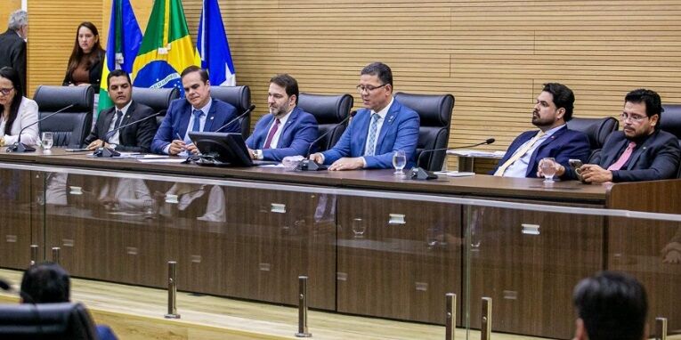 DE VOLTA AO BATENTE - Assembleia reinicia trabalhos legislativos com presença do governador e destaque para harmonia entre poderes

