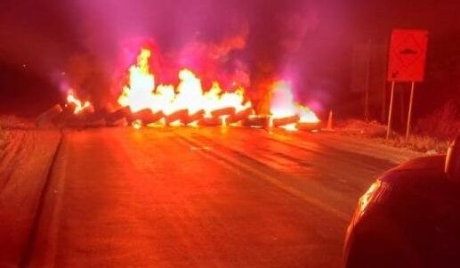 GUARNIÇÃO DO CANIL DA PM E PRF CONTÊM TENTATIVA DE INTERDIÇÃO DA BR-364 EM CACOAL