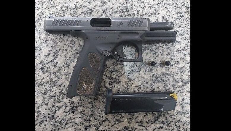DENÚNCIA ANÔNIMA - PM APREENDE PISTOLA DURANTE ABORDAGEM A VEÍCULO EM PIMENTA BUENO