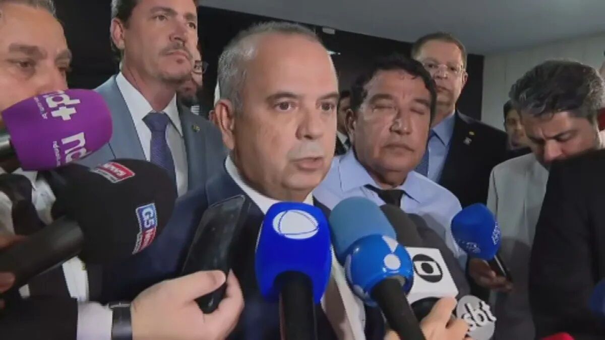 PODER DE OBSTRUÇÃO - Oposição libera plenário do Senado após duas noites de ocupação

