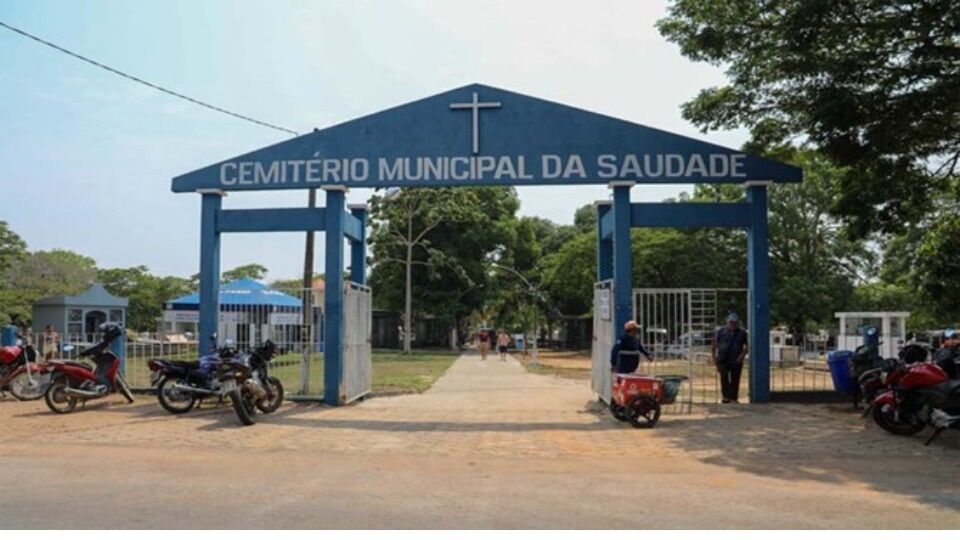 NA MADRUGADA - Homem tenta dormir em cemitério e é retirado pela PM em Ji-Paraná