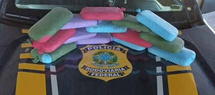TRÁFICO DE DROGAS - PRF em Rondônia apreende aproximadamente 16 kg de cocaína em carro batido