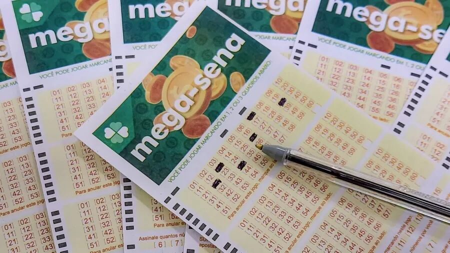 QUEM NÃO ARRISCA... - Mega-Sena acumula e prêmio sobe para R$ 47 milhões; confira dezenas
