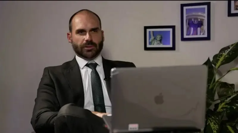 DETERMINAÇÃO DE GUERREIRO - Eduardo Bolsonaro diz que irá 'às últimas consequências' para tirar Alexandre de Moraes do poder