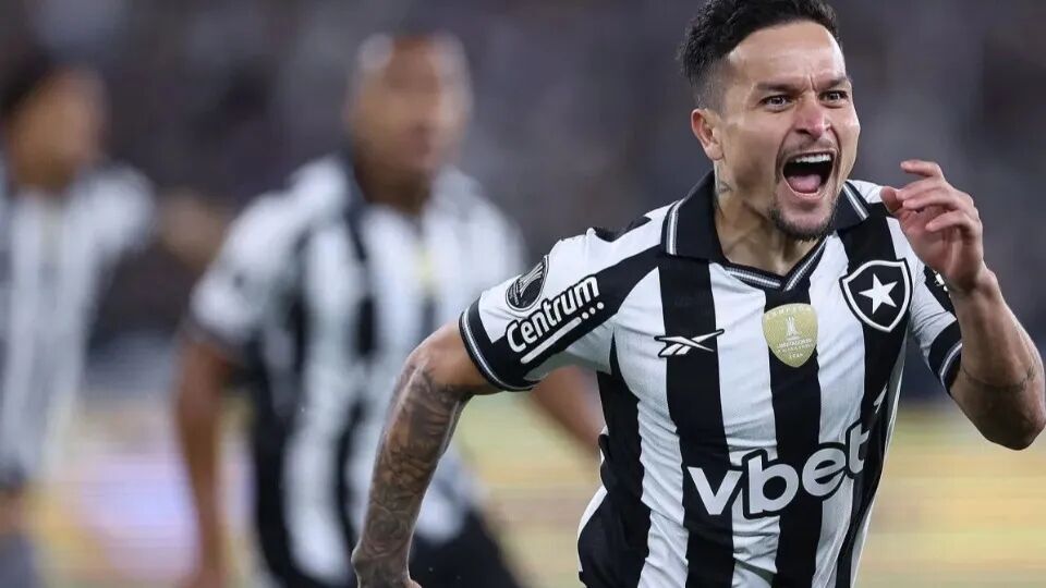 BATEU NO EQUADOR - Botafogo vence a LDU e larga em vantagem na Libertadores

 