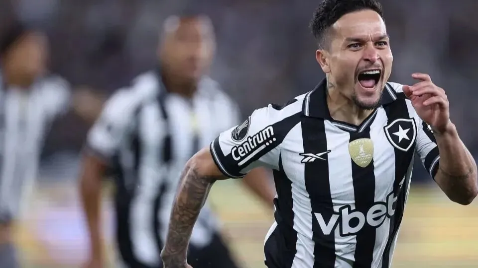 BATEU NO EQUADOR - Botafogo vence a LDU e larga em vantagem na Libertadores

 