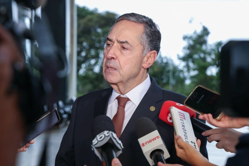 'MANÉ' NO PAÍS DOS 'INCIVILIZADOS' - Luís Roberto Barroso enfrenta protesto em palestra na USP