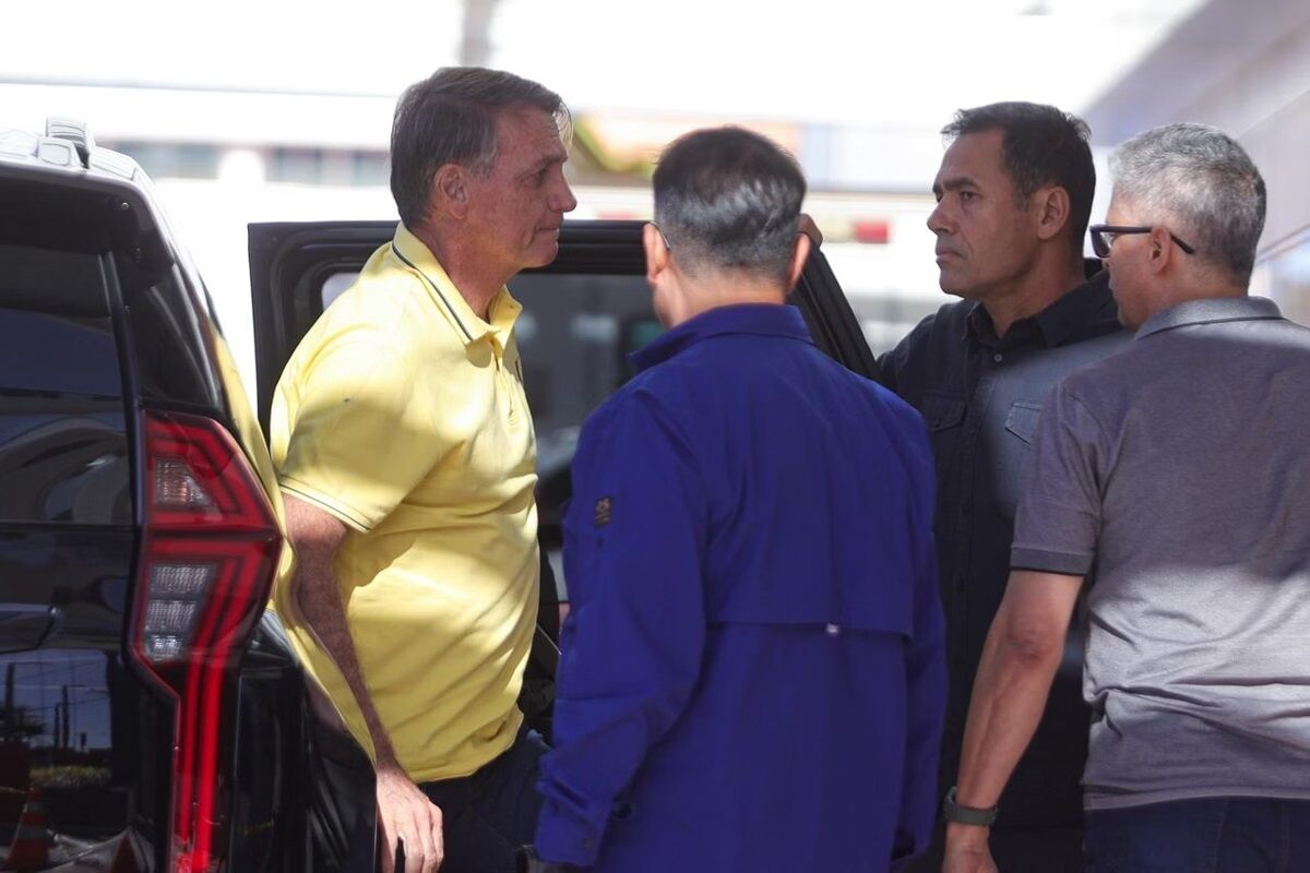 CALVÁRIO COM ALTIVEZ - Jair Bolsonaro deixa Solar de Brasília e chega a hospital para exames