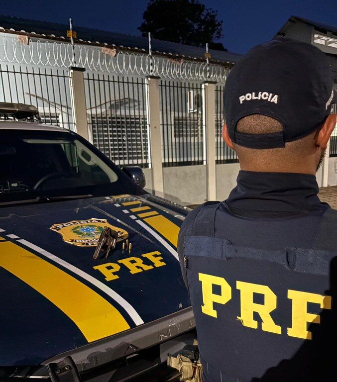 ARMAS, FORAGIDO E PRISÕES - PRF intensifica fiscalização e realiza prisões e apreensões no fim de semana no Acre

 
