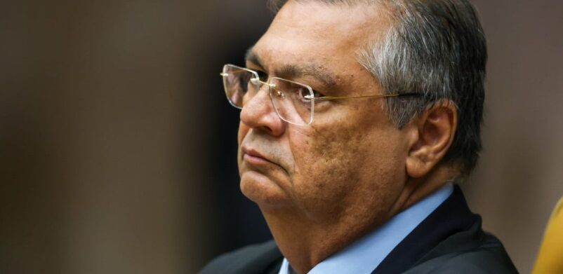 GOLPE MORTAL NA DEMOCRACIA - Dino barra decisões estrangeiras no Brasil: ‘Sem aval do STF, lei de outro país não tem efeito’
