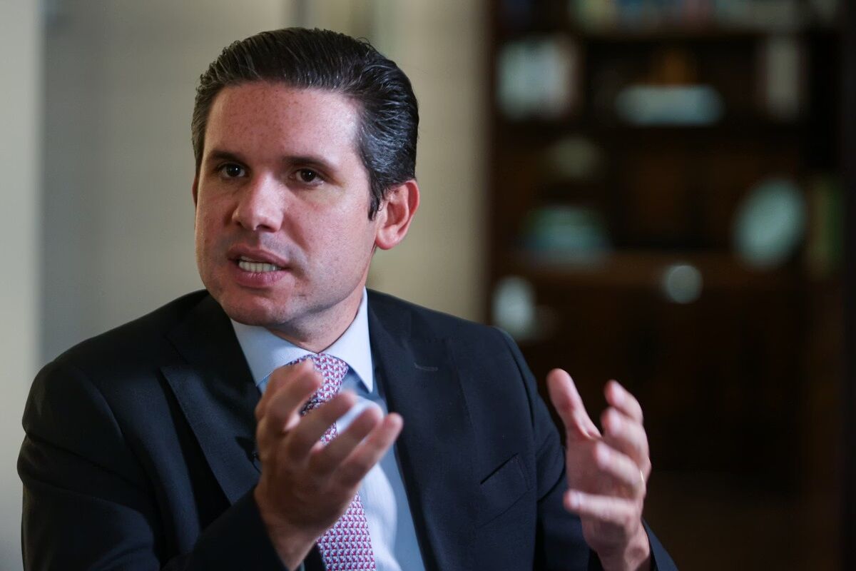 LAMBE-TOGAS DA DITADURA - Motta protocola projeto para punir sumariamente motim de deputados

