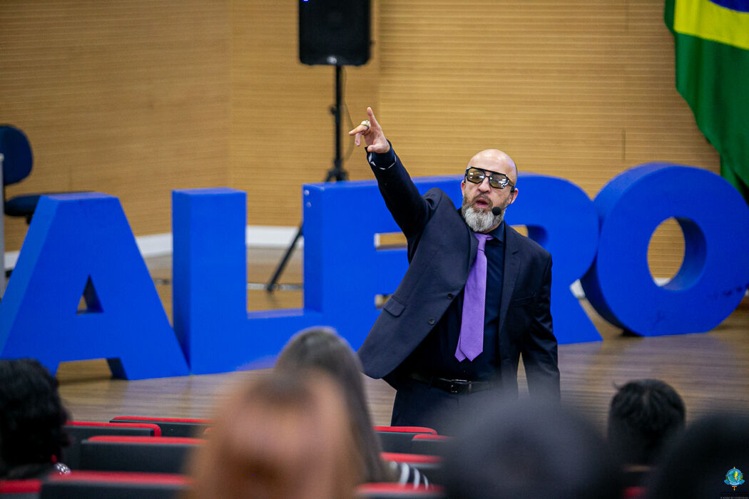 Alero comemora Dia do Estagiário com palestra de Luiz Felipe Pondé e Fabrício Carpinejar