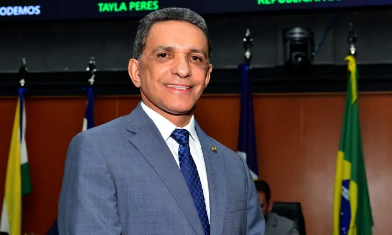 DO SENADO PARA O EMPREGO ETERNO - Assembleia confirma indicação do senador Mecias para o TCE