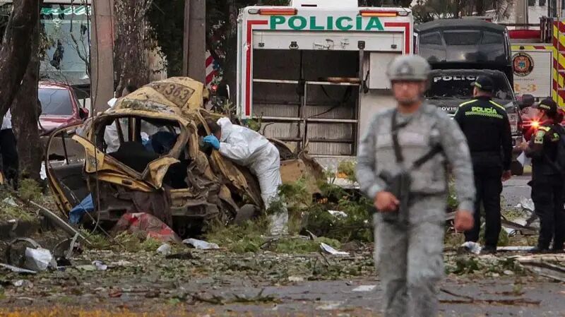 'DIA DE MORTE' - 6 perguntas para entender ataque a bomba em base militar e queda de helicóptero na Colômbia