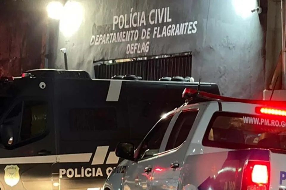 NA CAPITAL - Ação policial na Zona Leste prende duas mulheres e apreende adolescente com drogas