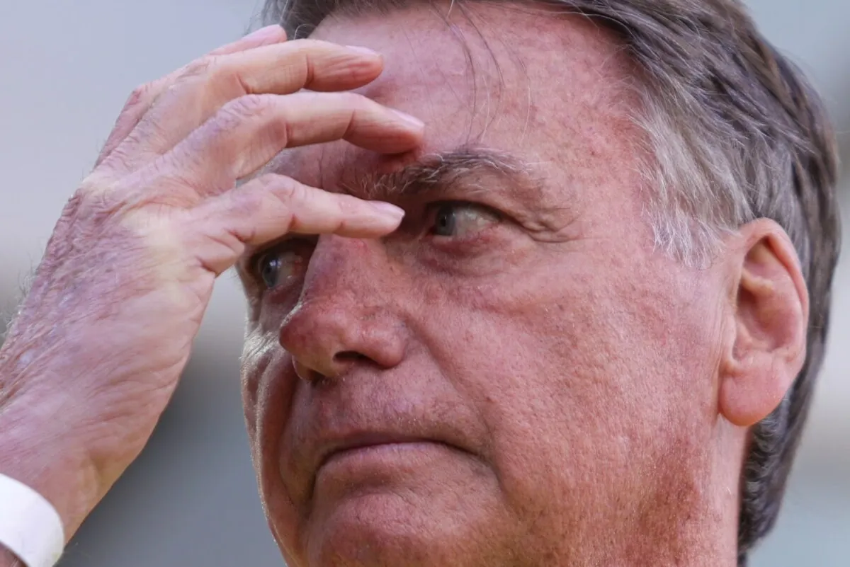 GUERRA POLÍTICA - Defesa de Bolsonaro acusa PF de “lawfare”; saiba o que isso significa