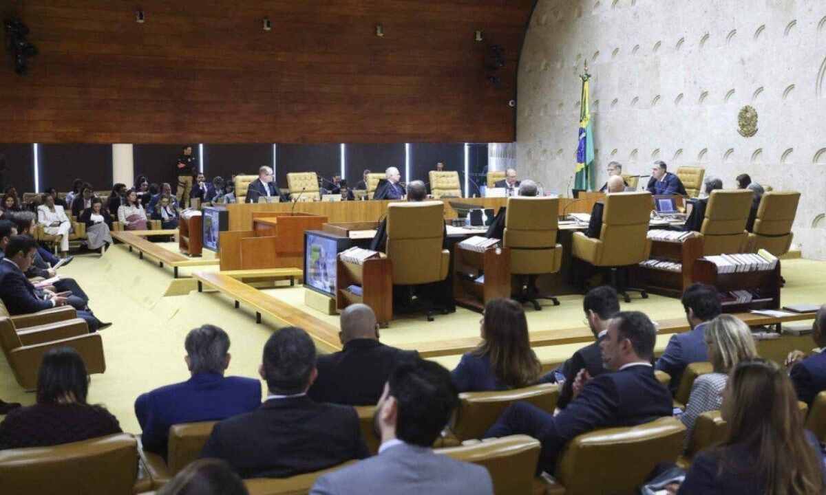 MEDO ATÉ DA SOMBRA - STF fará varredura em casas de ministros para julgamento de Bolsonaro