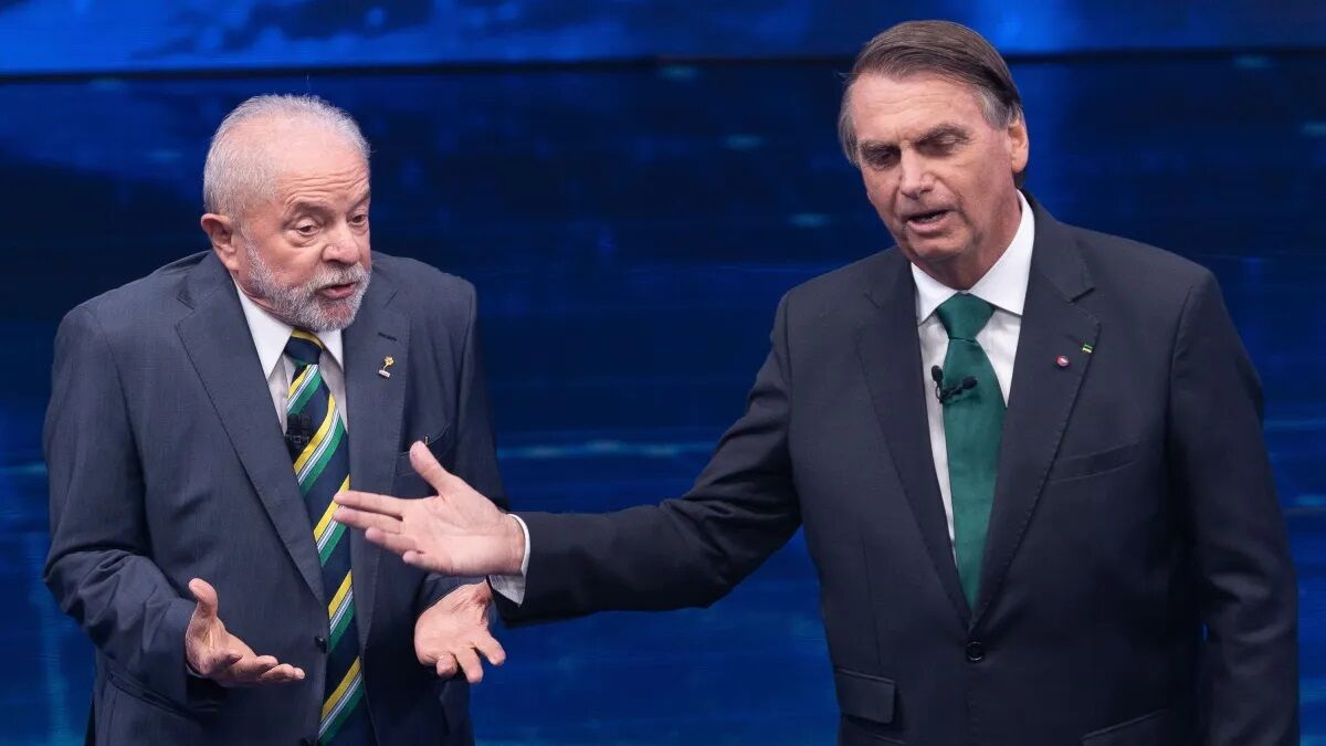 MESMO PRESO E INCOMUNICÁVEL - Bolsonaro lidera e massacra Lula na disputa em SP; 'Mito' tem 38,9% contra 32,9%, diz Paraná Pesquisa 
