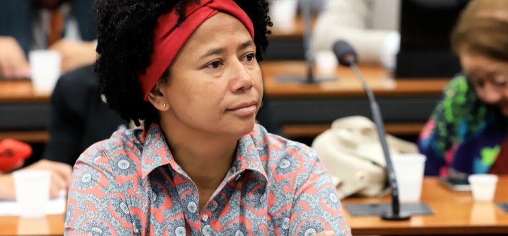RECURSO EXTERNO NO COMBATE AO CÂNCER - Aprovado PL da deputada Sílvia Cristina que libera capital estrangeiro em políticas públicas de prevenção ao câncer


