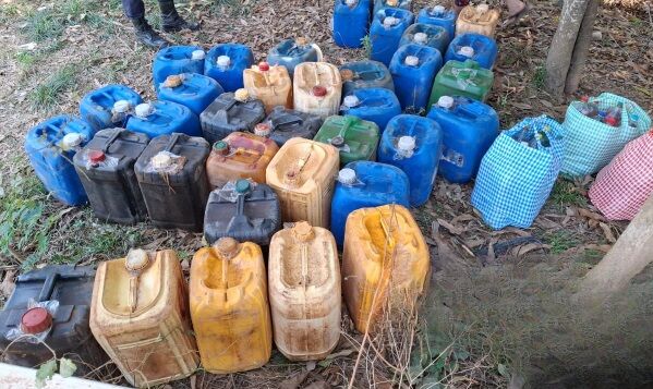 CRIME NA FRONTEIRA - POLÍCIA MILITAR APREENDE 780 LITROS DE COMBUSTÍVEL CONTRABANDEADO EM GUAJARÁ-MIRIM


