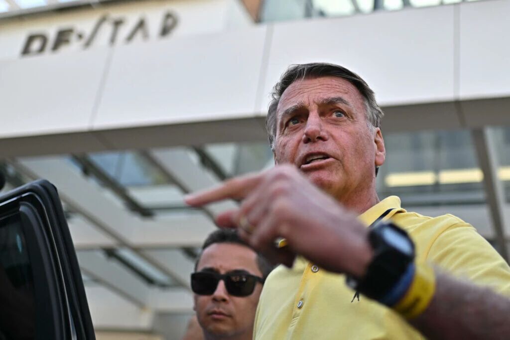 COLHEITA DE ASSINATURAS - Moraes autoriza Bolsonaro a receber oficial de cartório em casa