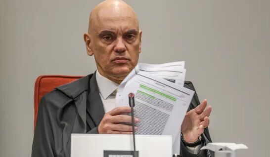 TIRANIA PSICÓTICA - Moraes ordena vistoria em carros que saírem da casa de Bolsonaro