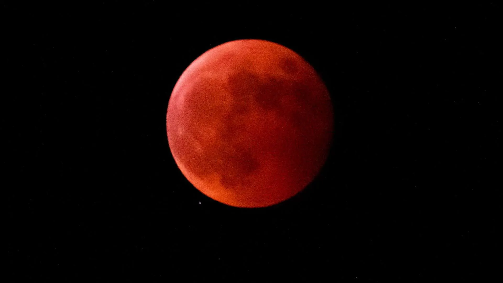 EVENTOS CELESTES - Eclipse lunar total e eclipse solar: o céu de setembro no Calendário Astronômico
