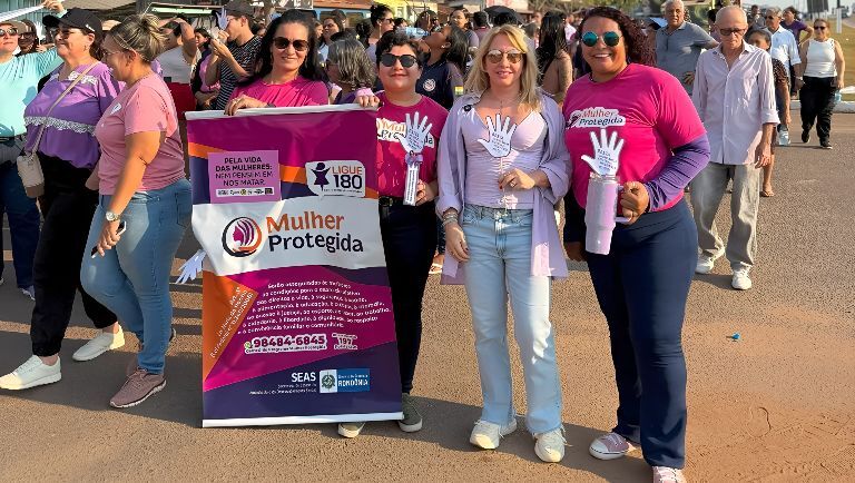LUTA CONTRA MACHISMO LETAL - Ieda Chaves participa de caminhada pelo fim da violência contra a mulher em Nova Mamoré

