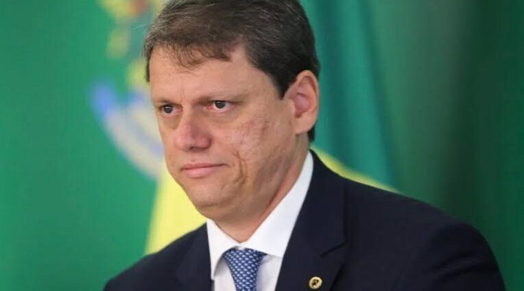 LEALDADE E JUSTIÇA -Tarcísio anuncia que concederá indulto a Bolsonaro se eleito presidente