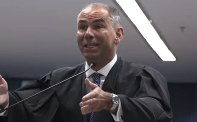 JULGAMENTO DO FIM DO MUNDO - Defesa de Bolsonaro apresenta sustentação oral nesta quarta no STF; ouvidos moucos escutam