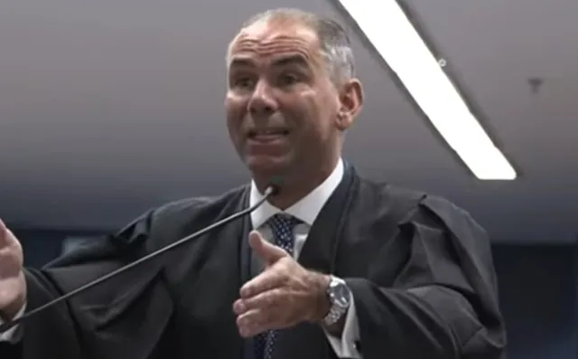 JULGAMENTO DO FIM DO MUNDO - Defesa de Bolsonaro apresenta sustentação oral nesta quarta no STF; ouvidos moucos escutam