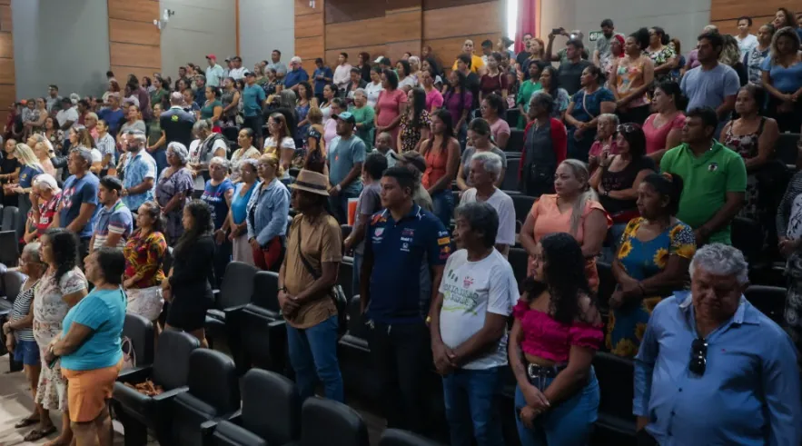 DOCUMENTO PRA QUEM NÃO TEM - Prefeitura de Porto Velho entrega escritura para famílias contempladas pela regularização fundiária

