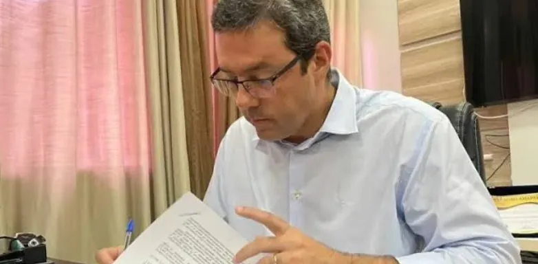 É ROUBO EM TODO CANTO - Motorista do prefeito de Macapá é flagrado recebendo saco de dinheiro em operação da PF
