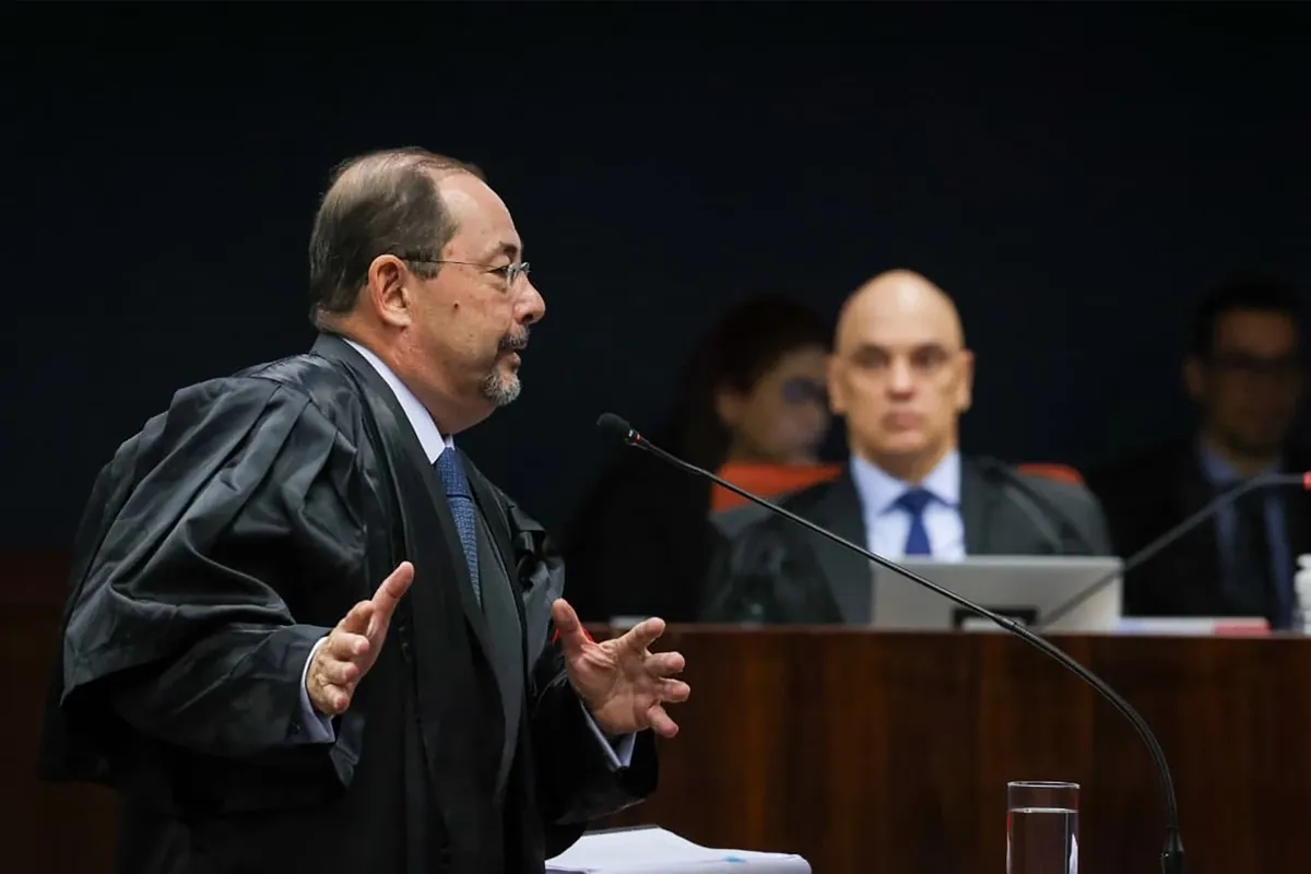 BOLSONARO 'FOI DRAGADO' - Defesa de Bolsonaro critica delação de Cid e nega vínculo com 8/1
