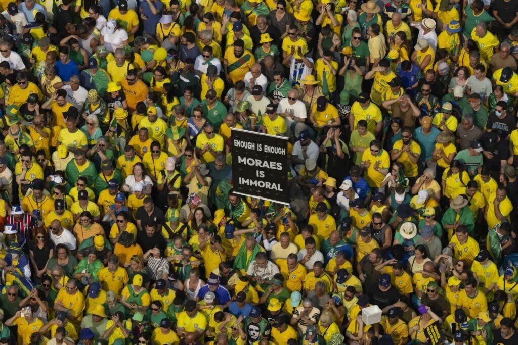 'MELANCIAS' ACOVARDADOS - Exército proíbe manifestações em frente aos QGs no 7 de Setembro

