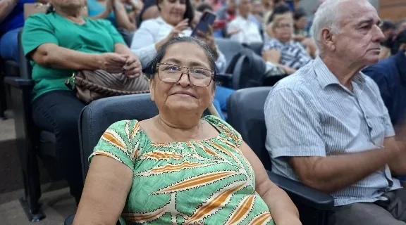 DONO, SÓ COM DOCUMENTO - Prefeitura entrega escrituras públicas a mais de 400 famílias em Porto Velho

