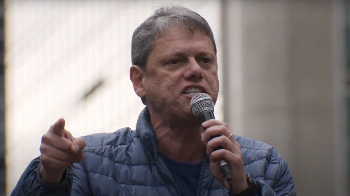 CORAJOSO E CERTEIRO - Centrão entra em alerta após discurso de Tarcísio contra Moraes