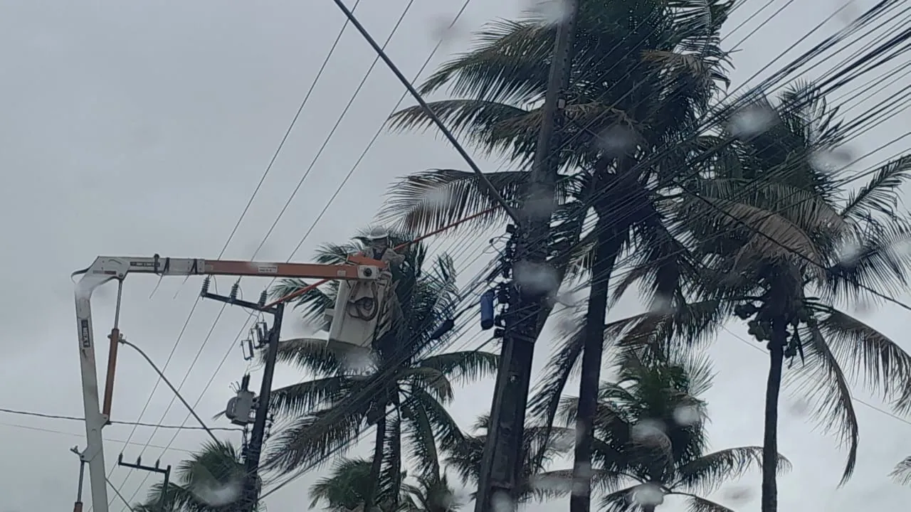 RAIOS E VENTOS A 100 KM/H - ENERGISA REFORÇA ORIENTAÇÕES DE SEGURANÇA DURANTE O PERÍODO DE CHUVAS EM RONDÔNIA


