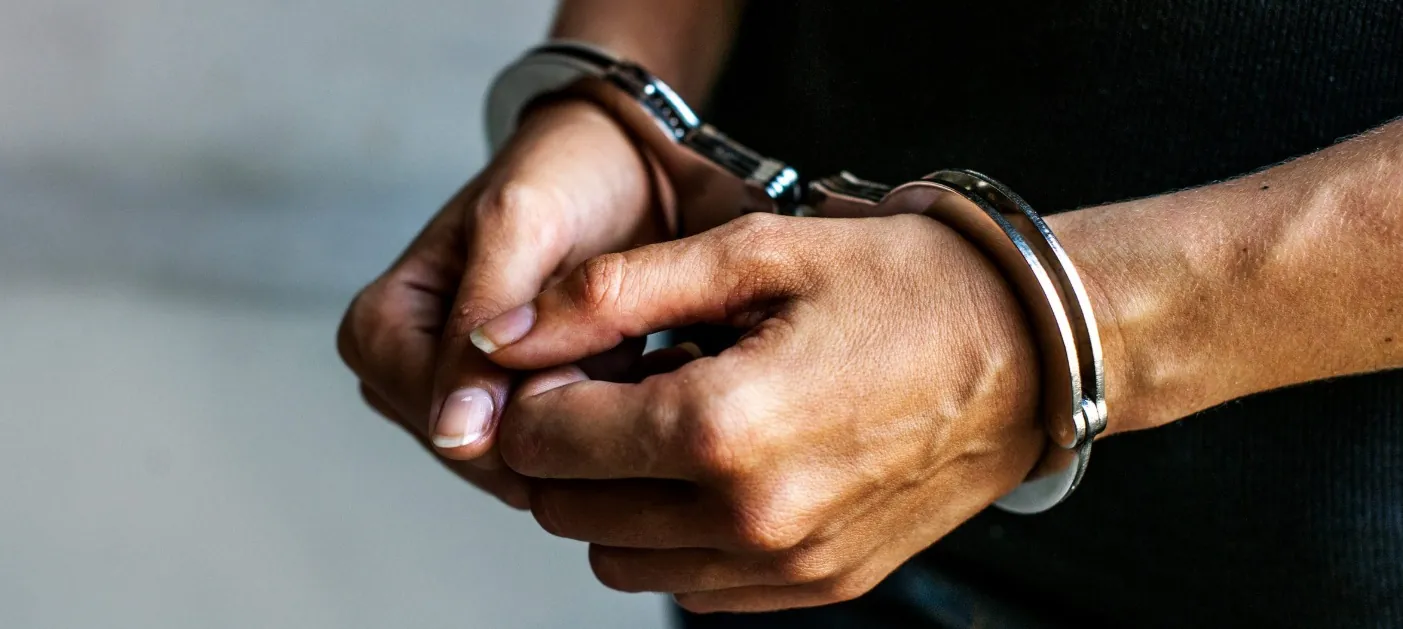 DEU A MAIOR BANDEIRA - Polícia Militar captura mulher com mandado de prisão durante patrulhamento no Centro de Porto Velho 
