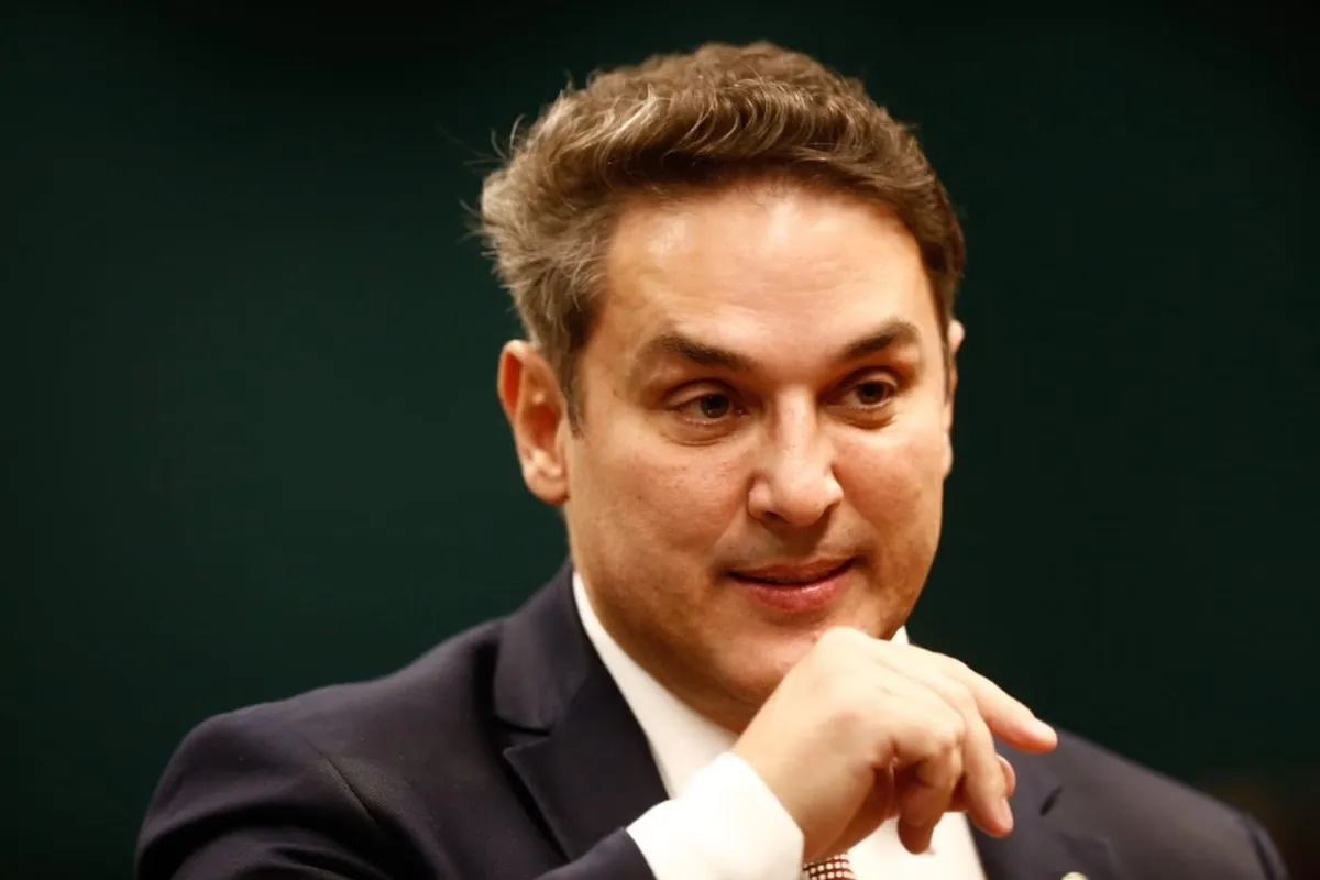 NO SUPREMO - Para líder da oposição, fala de Fux “destrói teatro criado por Moraes”
