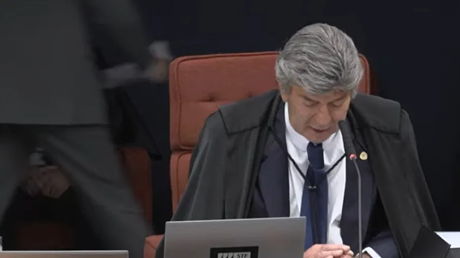 DIVERGÊNCIA COM RELATOR - Ministro Fux vota para anular ação contra Bolsonaro no STF
