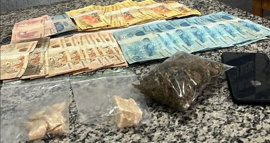 COMBATE AO TRÁFICO - Ação da PM resultou na prisão de traficante e apreensão