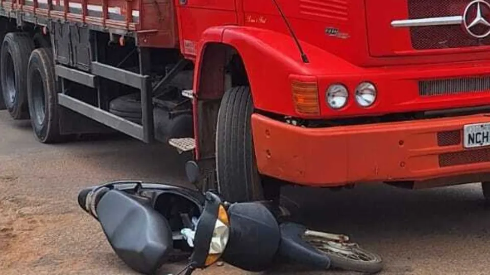 GRAVE ACIDENTE - Mulher é atropelada por caminhão durante conversão na zona Leste de Porto Velho