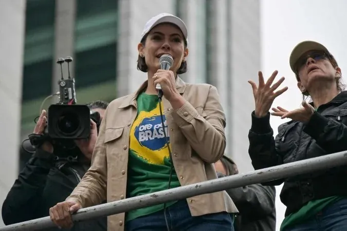 'JUSTIÇA SOBRE A VINGANÇA' - Michelle se pronuncia após voto de Fux pela absolvição de Bolsonaro
 
