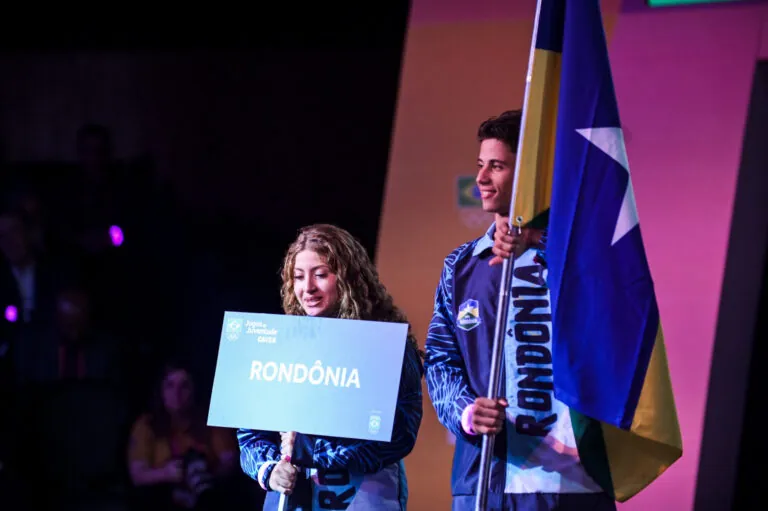 COMPETIÇÃO NACIONAL - Estudantes-atletas representam delegação escolar de Rondônia na abertura dos Jogos da Juventude, em Brasília



