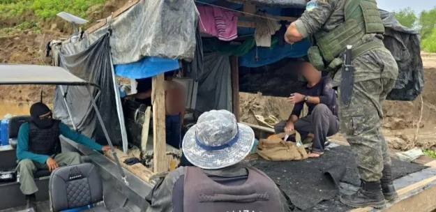 POLÍCIA CONTRA CRIMES AMBIENTAIS - Batalhão Ambiental e ICMBIO apreendem armas e pescados no Rio Madeira 
