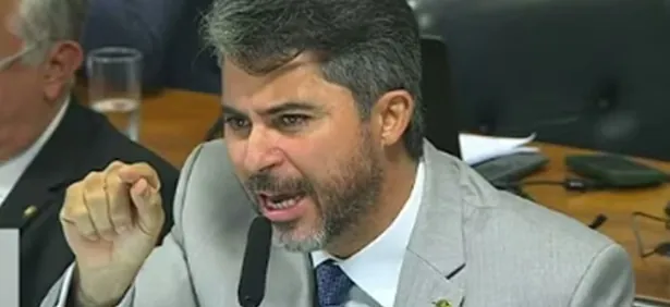 FUJÃO DO INSS - Senador de Rondônia reage à ausência do “Careca do INSS” em depoimento da CPMI do INSS; veja o vídeo

